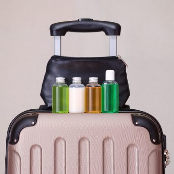 Kosmetik auf Reisen: Was darf ins Handgepäck, was kommt in den Koffer